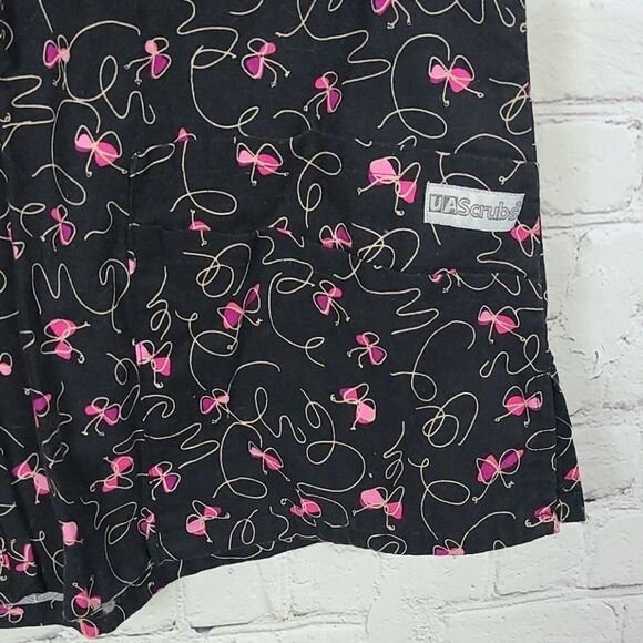 Medical Scrubs Top Black V-Neck Pink Scribble Bow Print Small Scrub Uniform - Picture 3 of 7